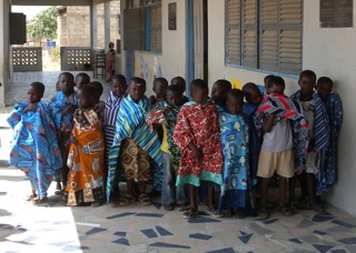 Children with hand made quilts from Southern Maryland